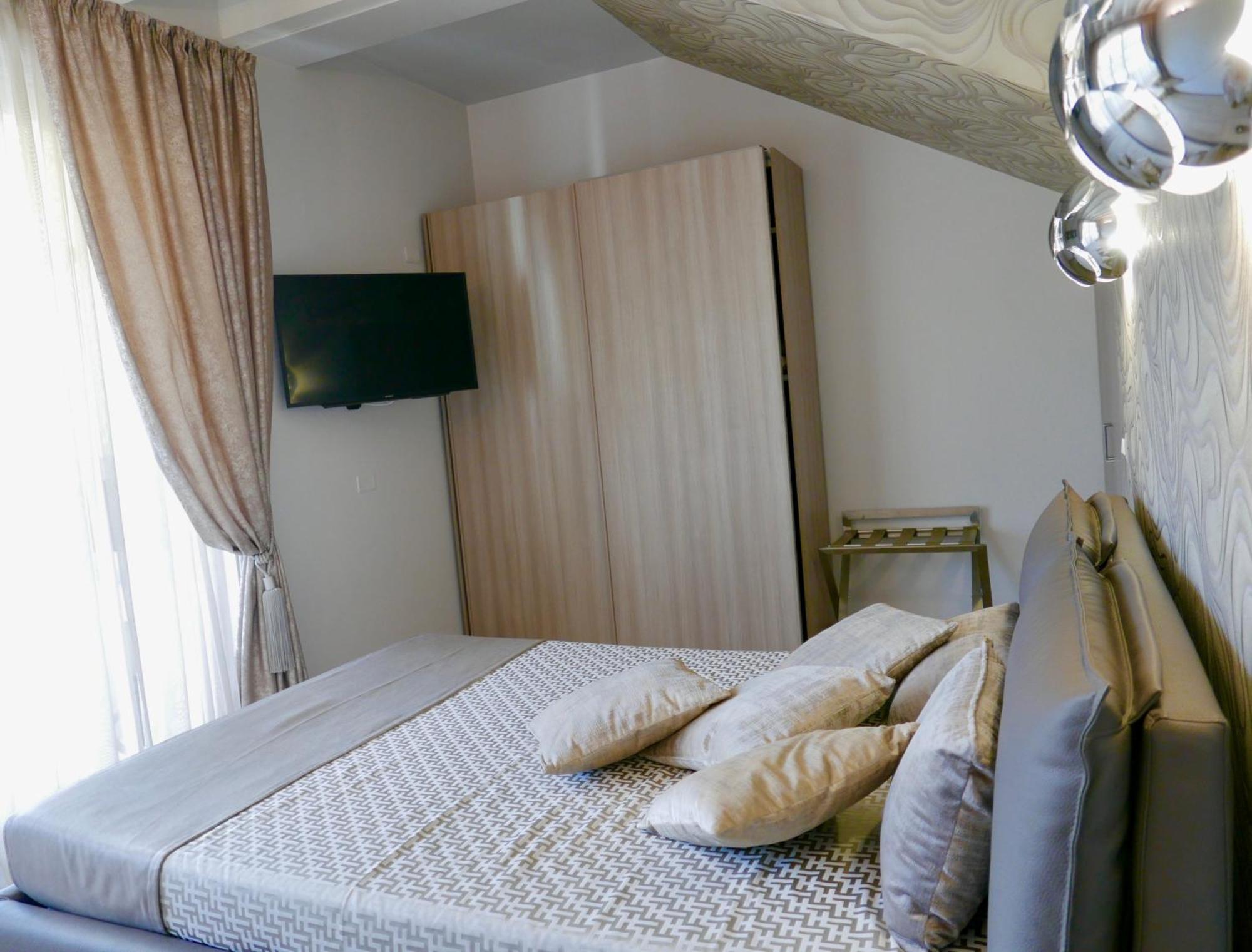 Phoenix Garda Hills Сирмионе Экстерьер фото